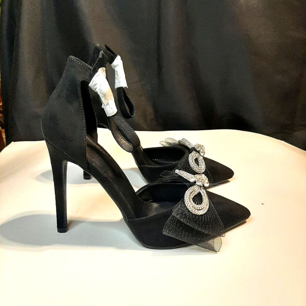 Chic Black Heels with Bow Detail - Picture 2 of 7